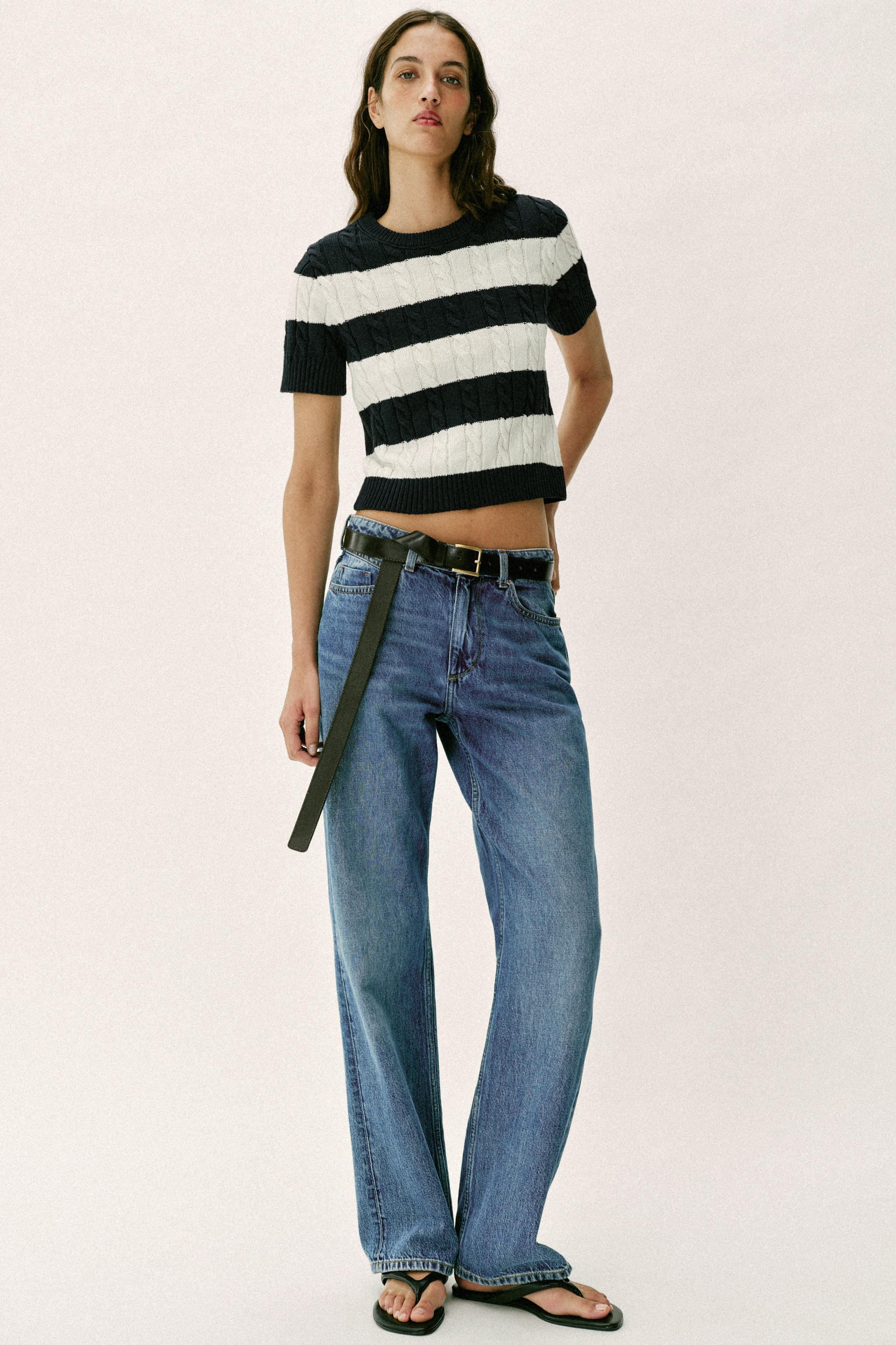 PULL EN MAILLE À RAYURES ET TORSADES